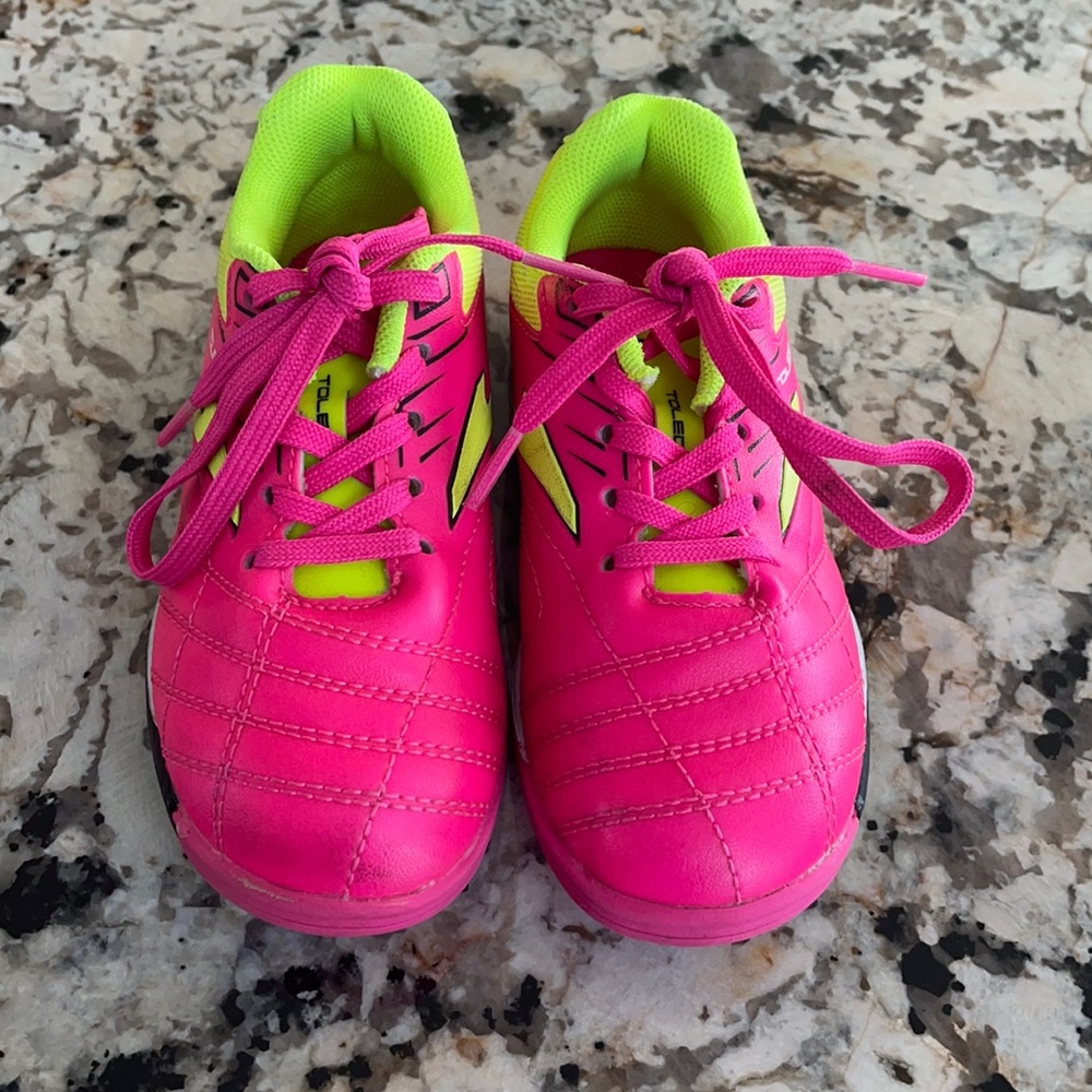 Girls 9t soccer shoes
